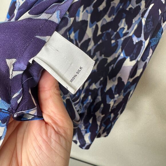 Halogen Flowy 100% Silk Blue White Abstract Sleeveless Scoop Neck Blouse Medium - Picture 7 of 11